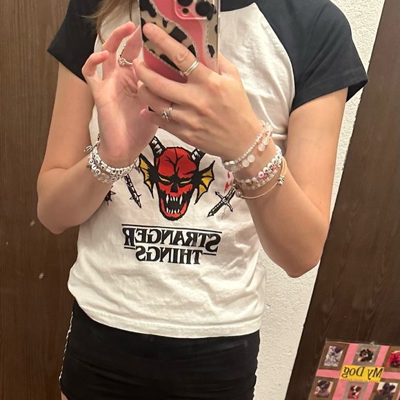 Stranger Things hellfire shirt - Picture 3 of 8